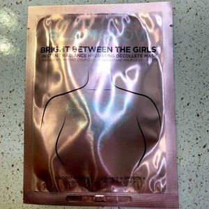 GlamGlow Bright Between the Girls décolleté mask